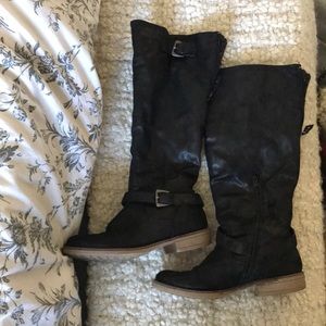 Woman’s mid calf boots